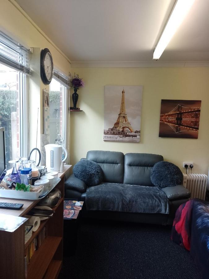 Studio Pad Apartment Cardiff Bagian luar foto